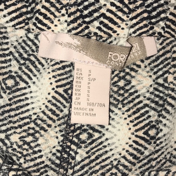 Forever 21 patterned shorts - Picture 3 of 6